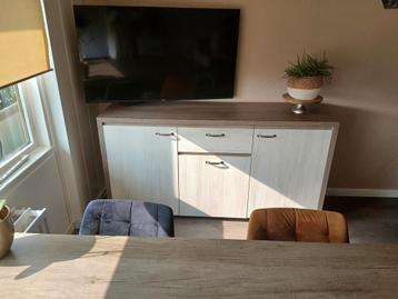 Mooi dressoir zo goed als nieuw