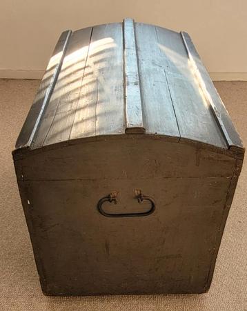 Antieke Vintage kist LxBxH 89x49x52cm uit periode 1940-1945 beschikbaar voor biedingen