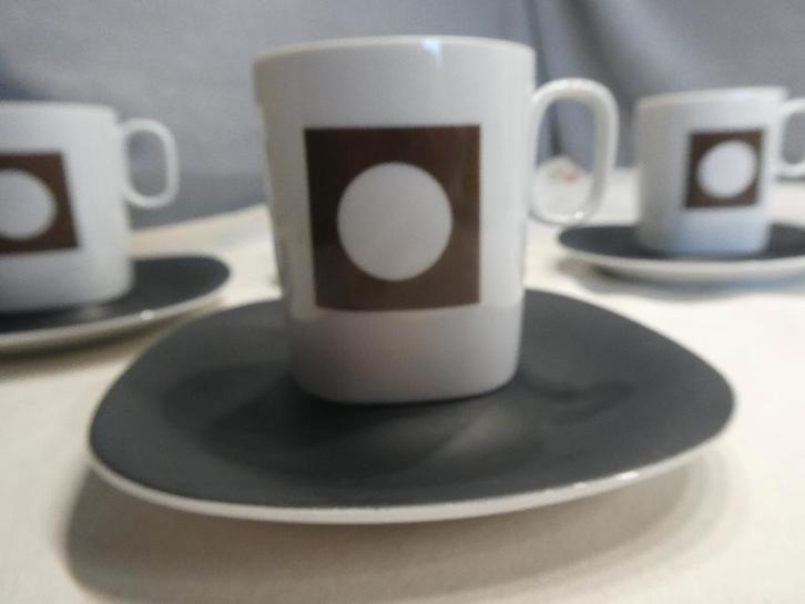 Vintage 4 x kop en schotels Langenthal Zwitserland, Huis en Inrichting, Keuken | Servies, Gebruikt, Kop(pen) en/of Schotel(s)