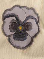 2 viooltjes als apllique geborduurd op lapje stof Elk vioolt, 120 cm of meer, Nieuw, Ophalen of Verzenden, Katoen