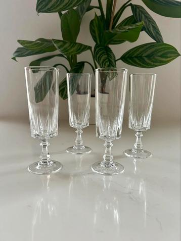 4 of meer vintage champagneflutes. Cristal d’ Arques Louvre beschikbaar voor biedingen