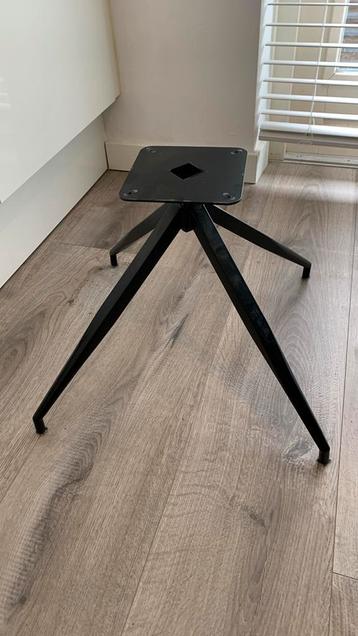 Zwart poedercoat stoelpoot / stoelonderstel (38cm hoog) beschikbaar voor biedingen