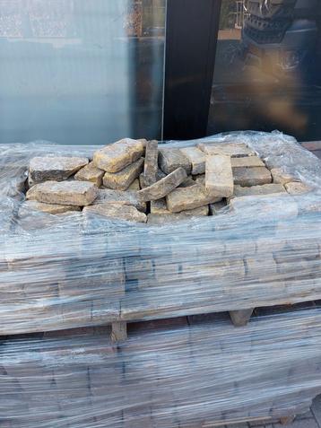 Ijsselsteentjes +- 275 stuks op pallet beschikbaar voor biedingen