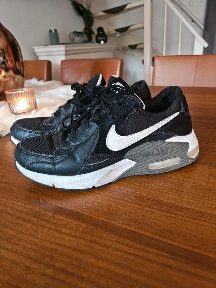 Vintage Nike Air Max - Zwart Wit - Maat 41, Kleding | Dames, Schoenen, Gedragen, Sneakers of Gympen, Zwart, Ophalen of Verzenden