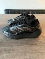 Yeezy 700 v3, Zwart, Ophalen of Verzenden, Sneakers of Gympen, Zo goed als nieuw