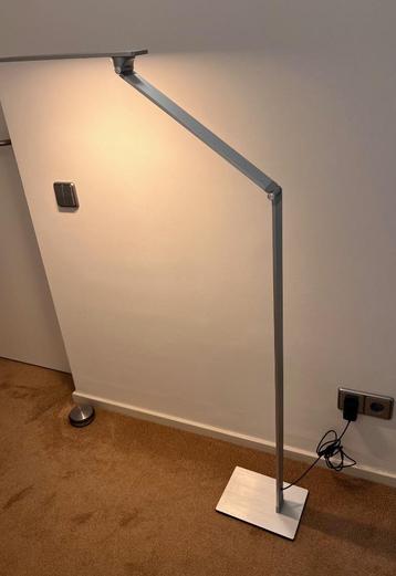 Steinhauer scharnierende vloerlamp, alu/staal, Serena, LED. beschikbaar voor biedingen
