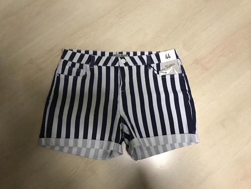 Korte broek NIEUW, Kleding | Dames, Broeken en Pantalons, Nieuw, Maat 42/44 (L), Blauw, Kort, Ophalen