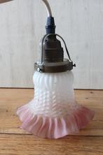 Vintage hanglamp tulpmodel kapje in wit met roze schulprand, Antiek en Kunst, Antiek | Lampen, Ophalen of Verzenden