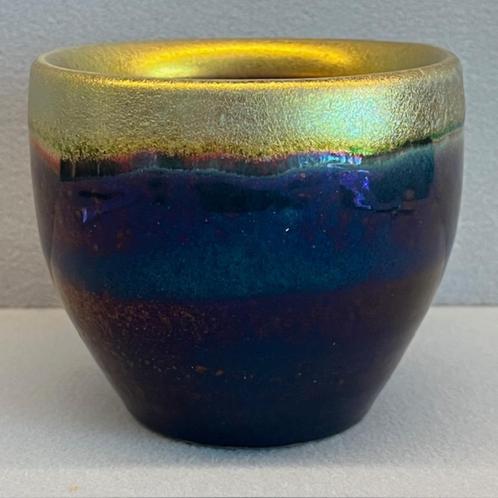 Mobach bloempotje - glazuur van diepblauw naar goud en paars, Antiek en Kunst, Antiek | Keramiek en Aardewerk, Ophalen of Verzenden