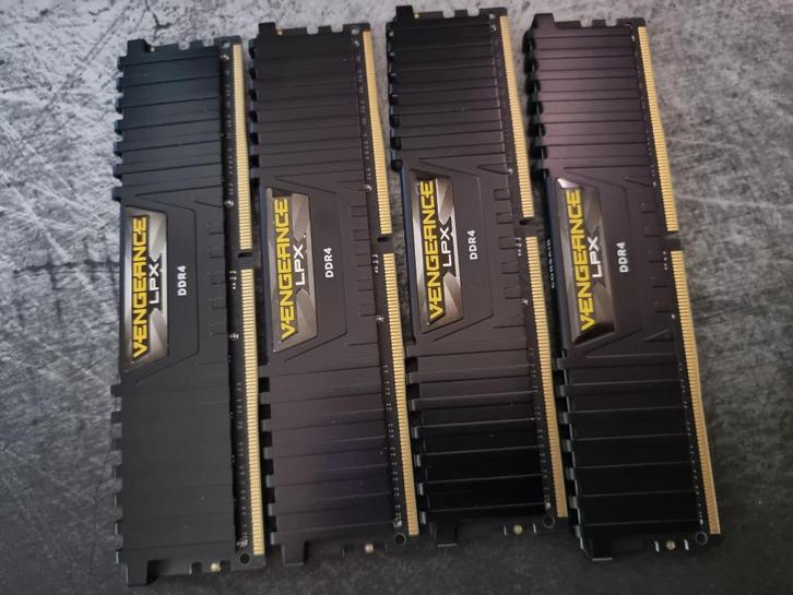 32GB (4x8GB) Corsair Vengeance LPX DDR4 RAM 3000MHz CL15, Computers en Software, RAM geheugen, Gebruikt, Desktop, 32 GB, DDR4
