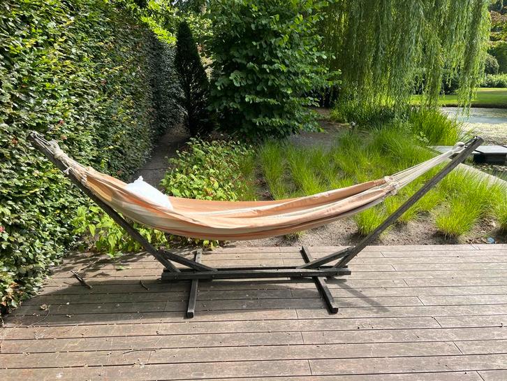 Stevige houten hangmat met nieuw doek, Tuin en Terras, Hangmatten, Zo goed als nieuw, Meerpersoons, Met standaard, Buiten, Ophalen