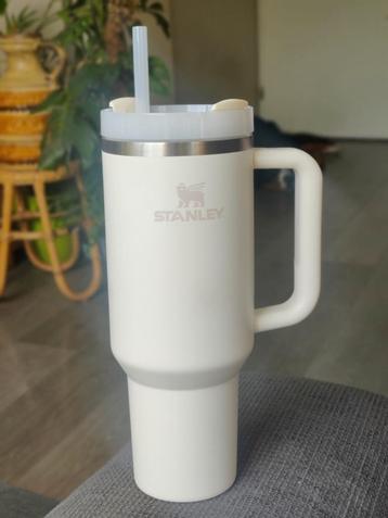 Stanley Quencher H2.0 Flowstate Tumbler 1.2L 

 beschikbaar voor biedingen