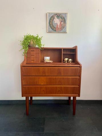 Vintage Deense secretaire met 3 laden beschikbaar voor biedingen
