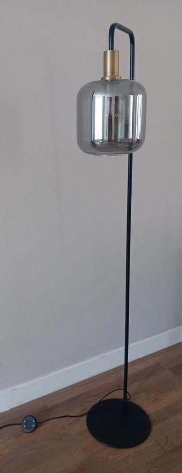 Vloerlamp light en living. Zwart, antiek brons, smoke glas beschikbaar voor biedingen