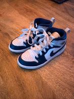 Nike Jordan blauw/wit/grijs - Maat 30, Ophalen of Verzenden, Zo goed als nieuw, Jongen of Meisje, Sportschoenen