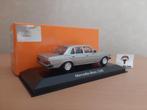 Mercedes Benz W123 1982 zilver-metallic van Maxichamps 1:43, Hobby en Vrije tijd, Modelauto's | 1:43, Nieuw, Overige merken, Ophalen of Verzenden