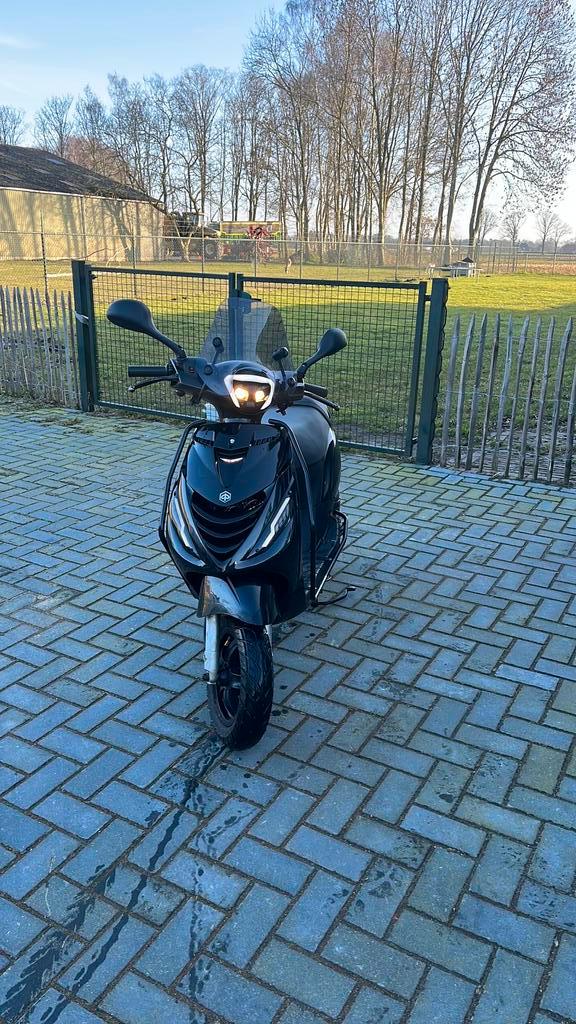Zip 80cc, Fietsen en Brommers, Scooters | Piaggio, Zo goed als nieuw, Zip, Maximaal 45 km/u, Benzine, Ophalen