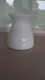 Hema : witte melkglazen vaas, Overige kleuren, Ophalen of Verzenden, Minder dan 50 cm, Glas