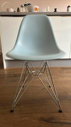 Vitra Eames Plastic Side Chair RE DSR, ice grey, Ophalen of Verzenden, Zo goed als nieuw, Grijs, Eén