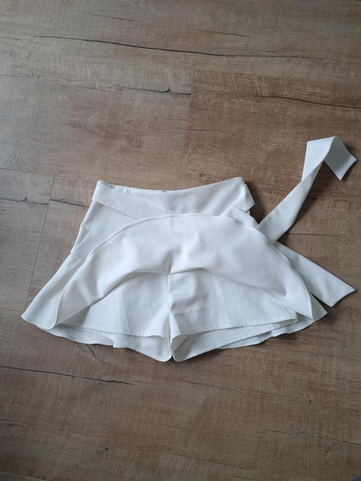 Zara skort (rokje en korte broek), maat S., Kleding | Dames, Rokken, Zo goed als nieuw, Maat 36 (S), Wit, Boven de knie, Ophalen of Verzenden