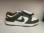 Nike Dunk Low mediup olive 43, Kleding | Heren, Nieuw, Ophalen of Verzenden, Sneakers of Gympen