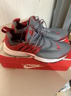 Nike Air Presto Heren Sneakers Maat 43 - Grijs/Rood - Nieuw, Kleding | Heren, Schoenen, Ophalen of Verzenden, Zo goed als nieuw