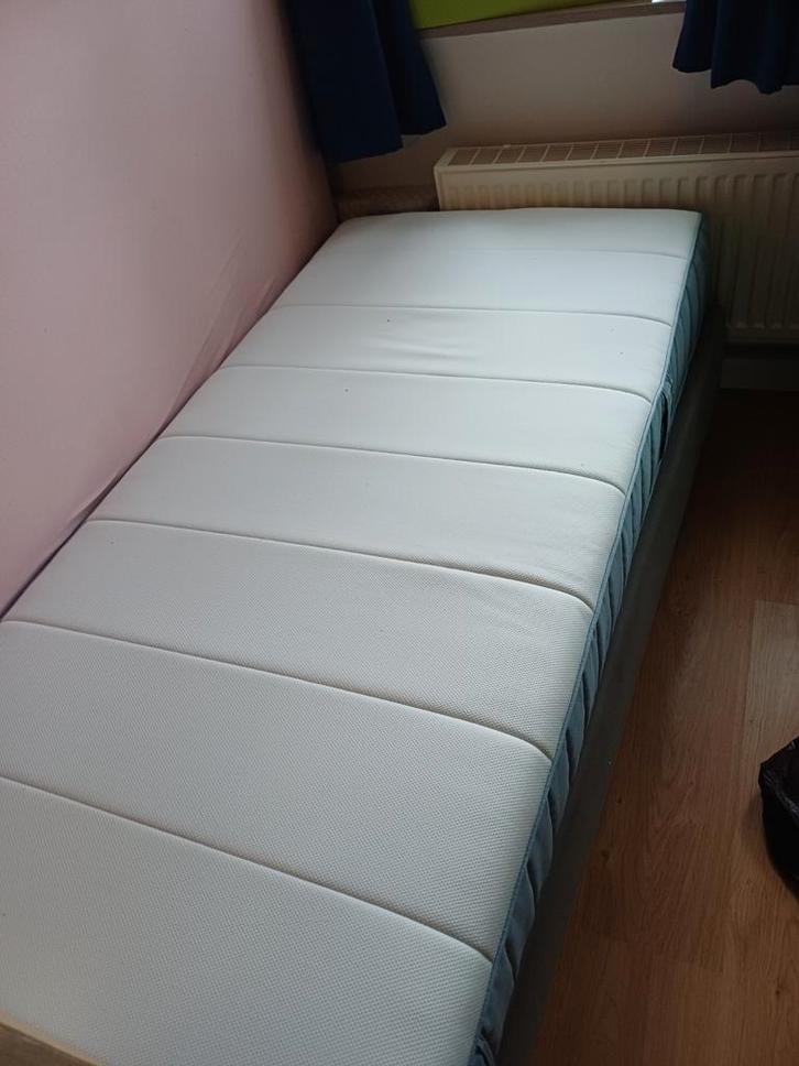 Ikea Bed vestory matras 80 200, Huis en Inrichting, Slaapkamer | Bedden, Zo goed als nieuw, Eenpersoons, 80 cm, 200 cm, Stof, Wit