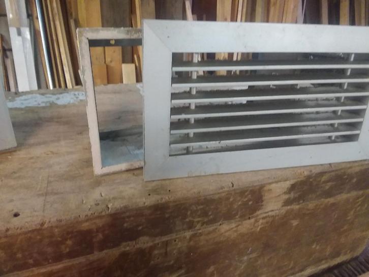 3 ventilatieroosters voor luchtverwarming en muurroosters., Doe-het-zelf en Verbouw, Ventilatie en Afzuiging, Gebruikt, Ventilator en Afzuiger