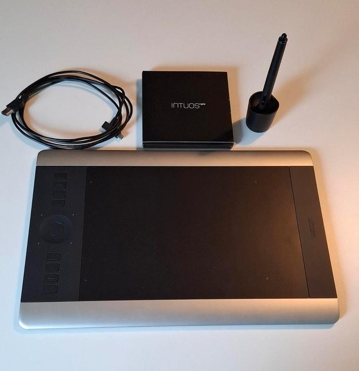 Wacom Intuos Pro Medium PTH-651/S Tekentablet, Computers en Software, Tekentablets, Gebruikt, Draadloos, Multi-touch, Ophalen of Verzenden