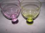 2 Gekleurde wijnglazen Hoogte 14,5 - doorsnee 9 cm., Verzamelen, Glas en Borrelglaasjes, Ophalen of Verzenden, Zo goed als nieuw