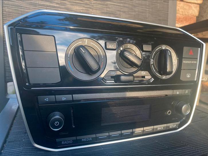 Vw Up facelift >2017 / heden conplete radio+ draaiknoppen, Auto-onderdelen, Dashboard en Schakelaars, Gebruikt, Ophalen of Verzenden