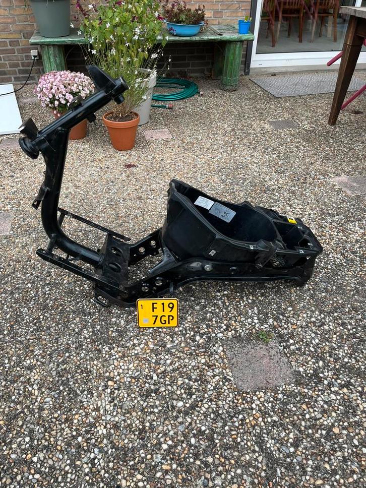 Piaggio zip 2 takt brom frame 2012 met bijbehorende buddybak, Fietsen en Brommers, Scooters | Piaggio, Zo goed als nieuw, Zip