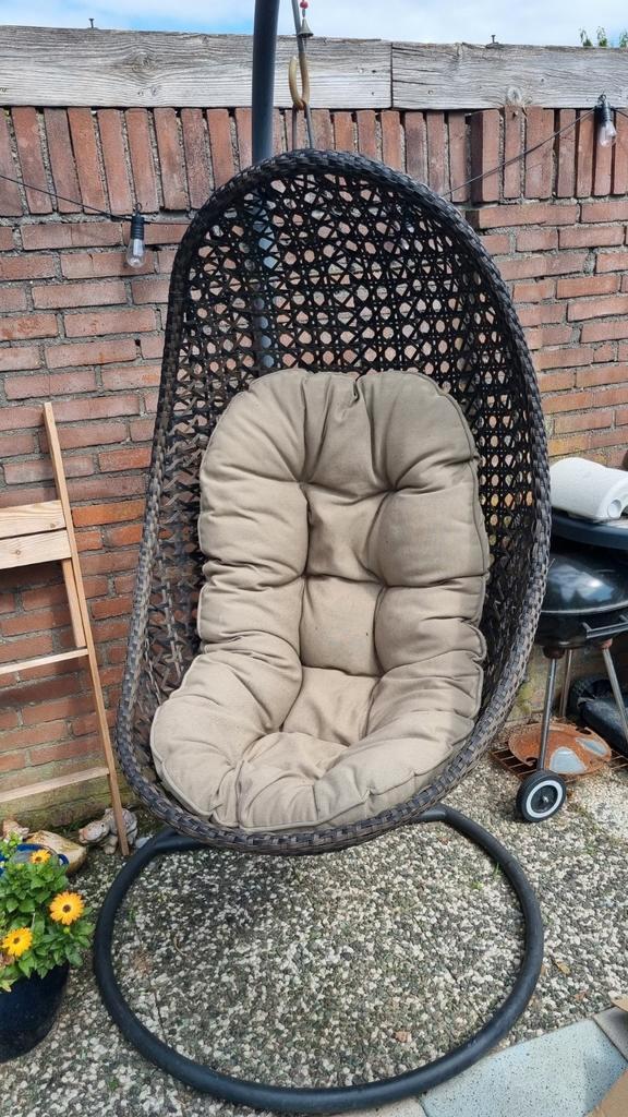 Hang stoel,  eggstoel  , met kussen stevig model inzgst., Tuin en Terras, Tuinstoelen, Gebruikt, Metaal, Ophalen of Verzenden
