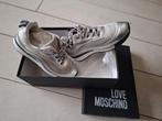 Love Moschino sneakers zilver maat 37, Kleding | Dames, Schoenen, Gedragen, Moschino, Ophalen of Verzenden, Sneakers of Gympen