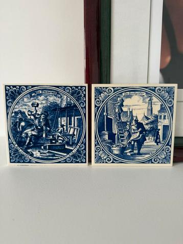 2 Delfts Blauw Tegels: Timmerman & Loodgieter beschikbaar voor biedingen