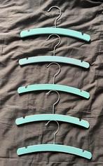 5 HEMA baby kleerhangertjes lichtblauw / turquoise jongens, Ophalen of Verzenden, Zo goed als nieuw