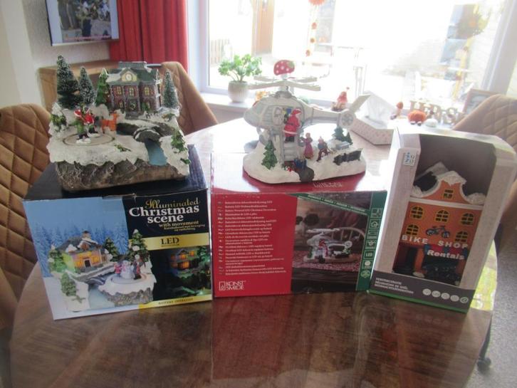 3 Kersthuisjes, met beweging en licht, € 7,50 per stuk, Diversen, Kerst, Gebruikt, Ophalen of Verzenden