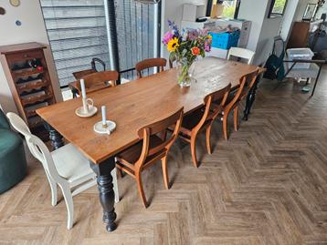 Houten eettafel inclusief 6 stoelen beschikbaar voor biedingen