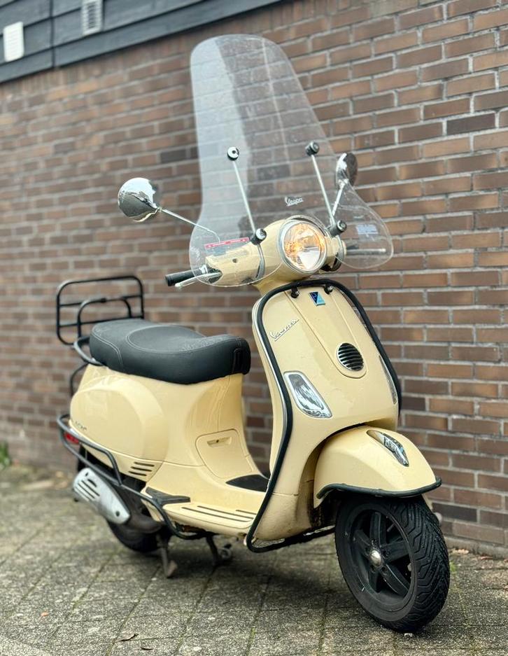 Piaggio Vespa 50 LX geel bj 2010 brom 45km, Fietsen en Brommers, Scooters | Vespa, Gebruikt, Vespa LX, Maximaal 45 km/u, Benzine