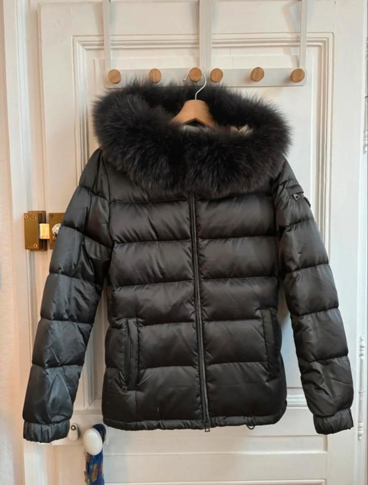 Prada winterjas, Kleding | Dames, Jassen | Winter, Zo goed als nieuw, Maat 38/40 (M), Zwart, Ophalen of Verzenden