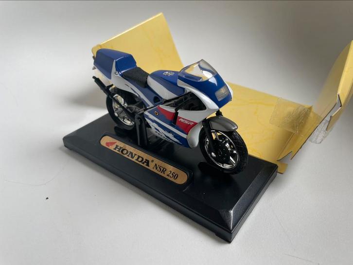 model Honda NSR 250, rood wit blauw, 1/18, vering, Hobby en Vrije tijd, Modelauto's | 1:18, Zo goed als nieuw, Motor, Ophalen of Verzenden