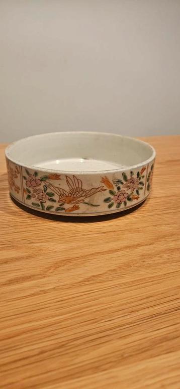 Antieke Chinese Schaal met Vogel en Bloemen beschikbaar voor biedingen