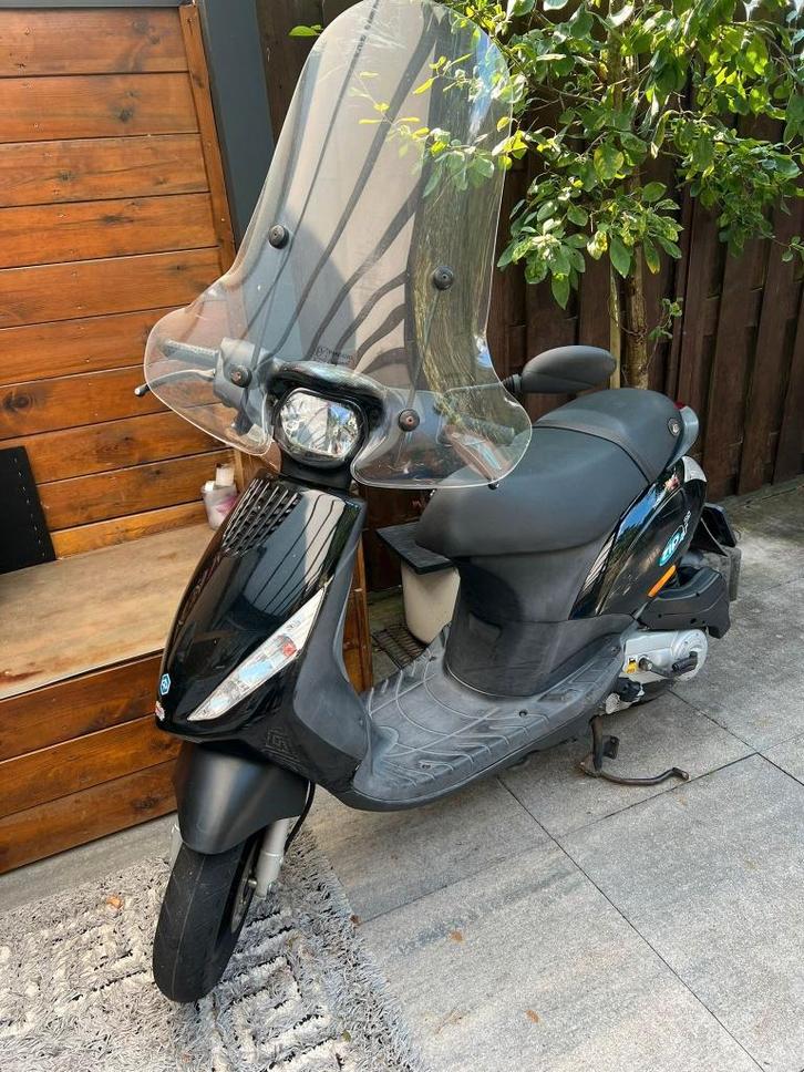Zip 2000 4takt blauw kenteken, Fietsen en Brommers, Scooters | Piaggio, Gebruikt, Zip, Maximaal 25 km/u, Benzine, Ophalen