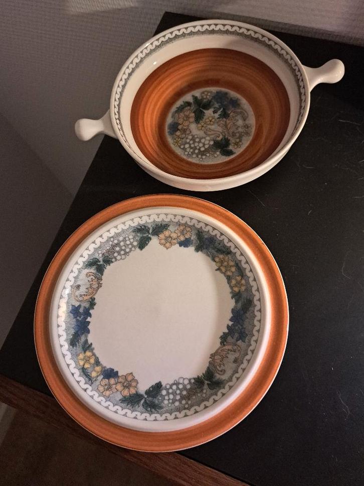 Burgund Goebel W. Germany vintage soepkom en schotel, Antiek en Kunst, Antiek | Servies los, Ophalen of Verzenden