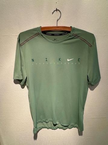 Nike Dri-Fit sport t-shirt maat M