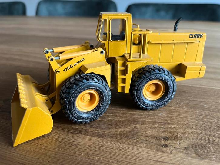 Clark Michigan 175 C laadschop Conrad 2885, Hobby en Vrije tijd, Modelauto's | 1:50, Zo goed als nieuw, Hijskraan, Tractor of Landbouw