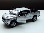 modelauto dodge ram laramie pickup crew cab 2019 – zilv 1:27, Hobby en Vrije tijd, Modelauto's | 1:24, Auto, Nieuw, 7/F., Tower 1, South Seas Centre, 75 Mody Road
