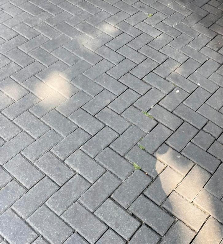 Komende week beschikbaar! Veel partijengrijze betonklinkers!, Tuin en Terras, Tegels en Klinkers, Zo goed als nieuw, Klinkers