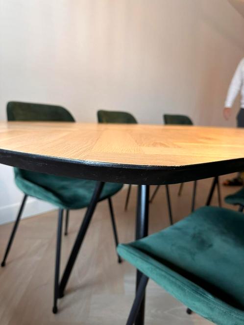 Eettafel, Deens ovaal 240, hout visgraat. Met stoelen groen, Huis en Inrichting, Tafels | Eettafels, Zo goed als nieuw, 100 tot 150 cm