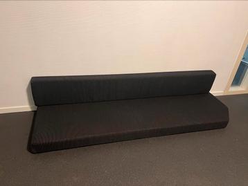 Kussens Kip Shelter beschikbaar voor biedingen
